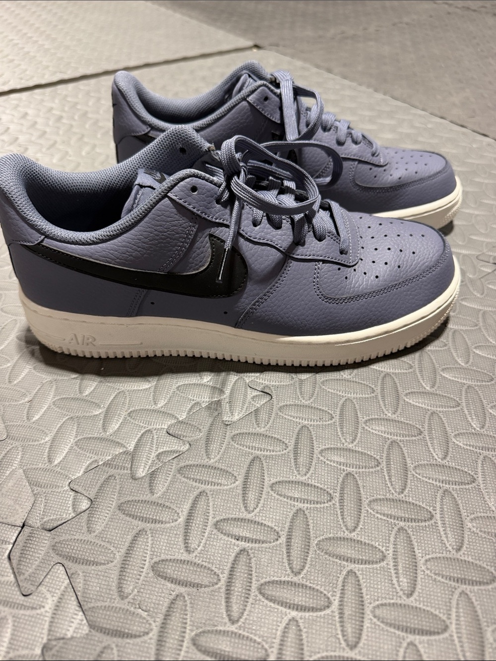 NWOT Men’s Air Force 1 Low in Lavender / Blue with Black Swoosh